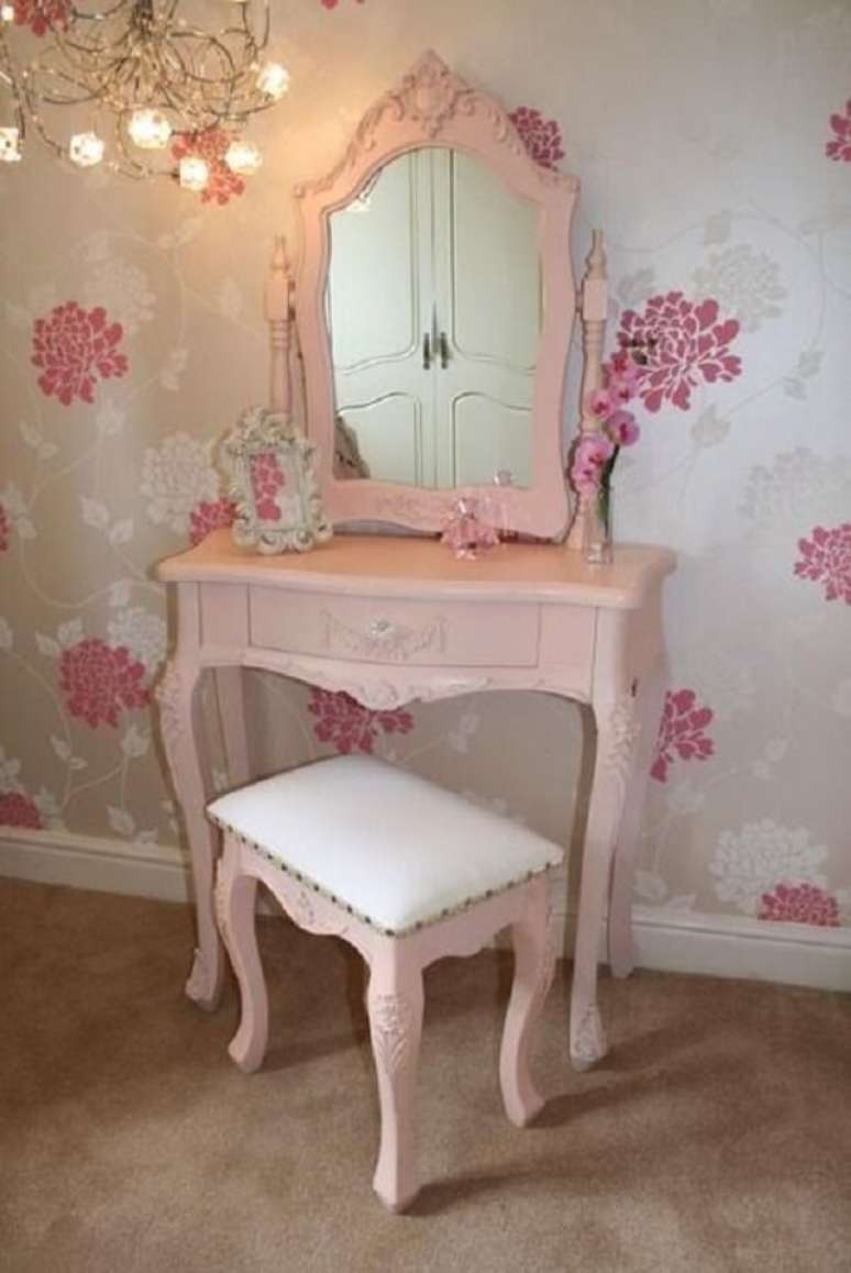38. Penteadeira rosa bebê para quarto de princesas. Fonte: Pinterest