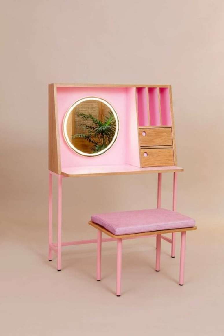 40. Penteadeira rosa com design arrojado. Fonte: Pinterest