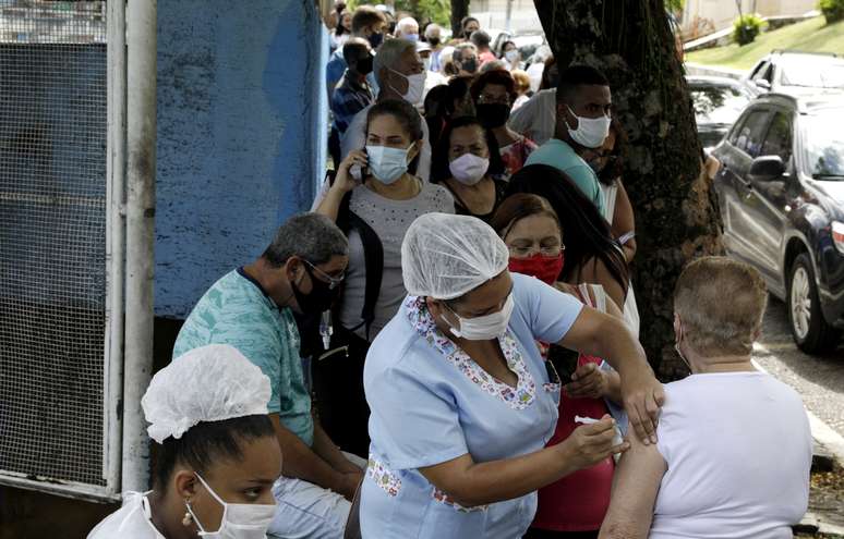 Vacinação contra Covid-19 em  São Gonçalo, Rio de Janeiro
 18/2/2021 REUTERS/Ricardo Moraes