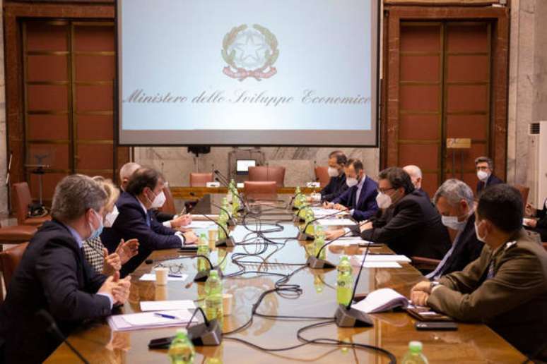 Reunião no Ministério do Desenvolvimento Econômico sobre produção de vacinas na Itália