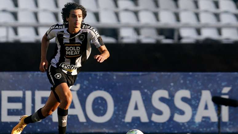 Matheus Nascimento em ação pelo Botafogo (Foto: Vitor Silva / Botafogo)