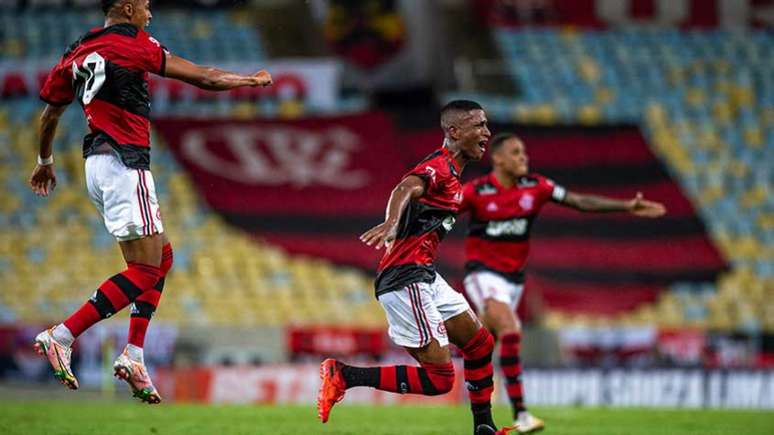 Max comemora o gol marcado pelo Flamengo na estreia do Campeonato Carioca (Foto: Maarcelo Cortes / Flamengo)