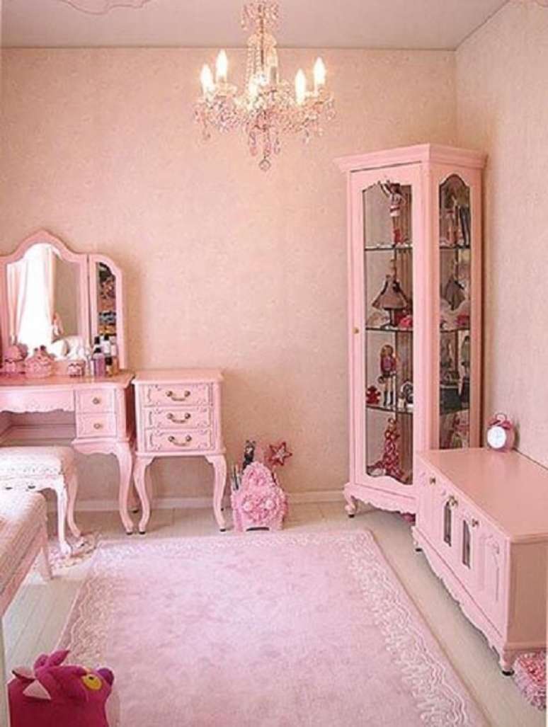 19. Combine a penteadeira rosa com outros m&oacute;veis do quarto. Fonte: Pinterest