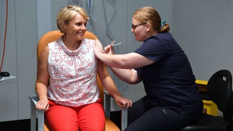 As vacinações começaram na Austrália na semana passada usando a vacina da Pfizer