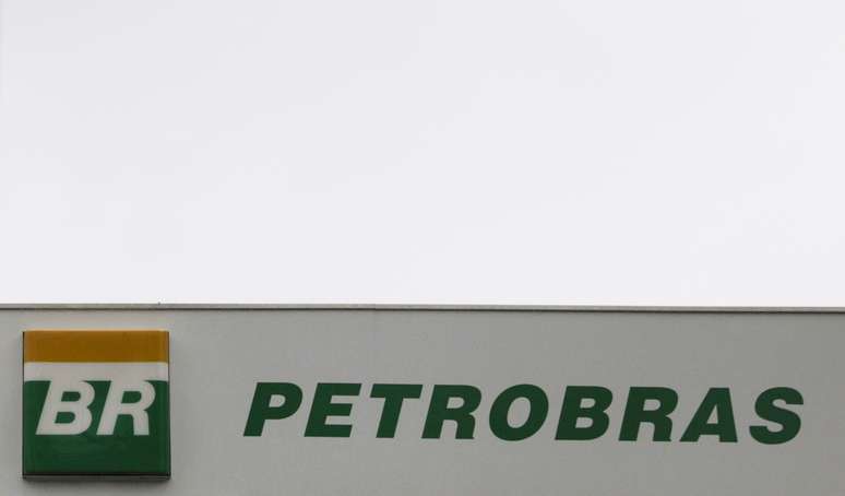 Marca da Petrobras é vista em posto no Rio de Janeiro
REUTERS/Ricardo Moraes