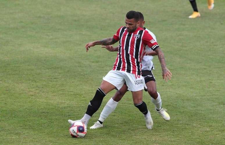 Daniel Alves foi substituido pela primeira vez desde outubro de 2020 (Foto: Rubens Chiri/saopaulofc.net)