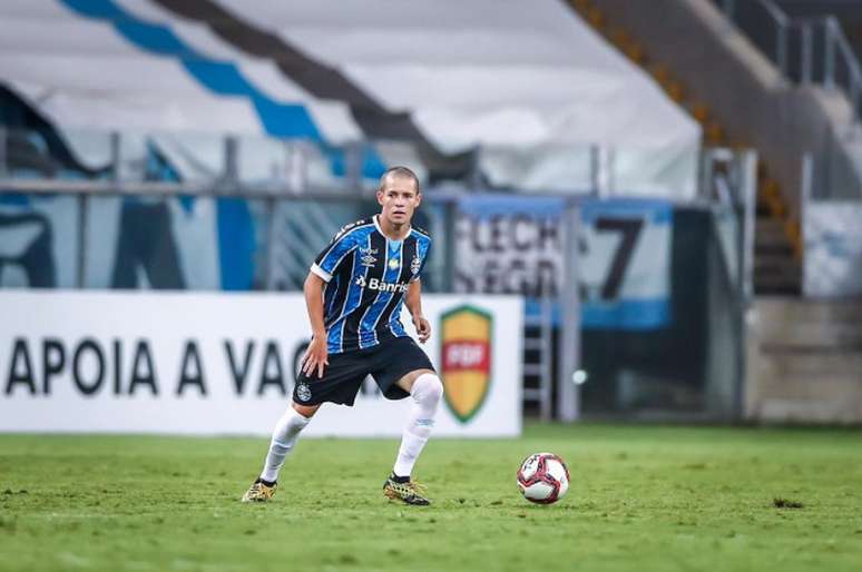 Meia tem contrato com o clube até 2024 (Lucas Uebel/Grêmio FBPA)