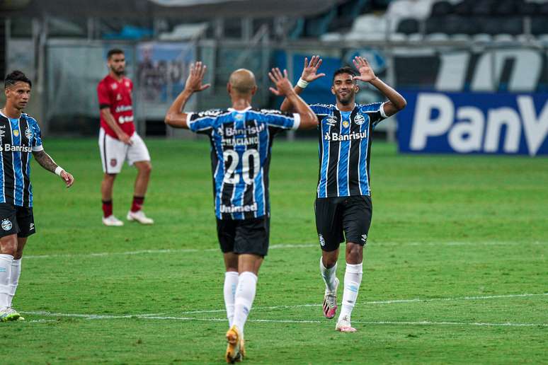Grêmio é o 20º no Brasileiro e seu maior rival, o Inter, ocupa o 14º lugar.