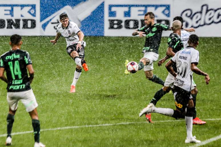 Corinthians fica no empate sem gols com o Palmeiras pelo