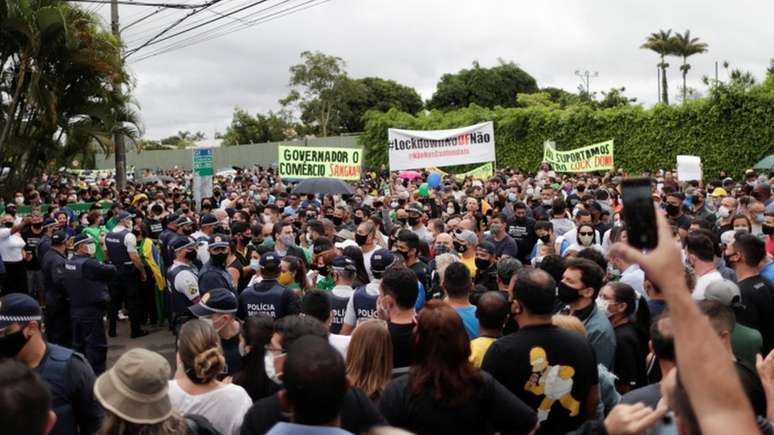 Em Brasília, pessoas fizeram protestos contra lockdown anunciado no final de fevereiro