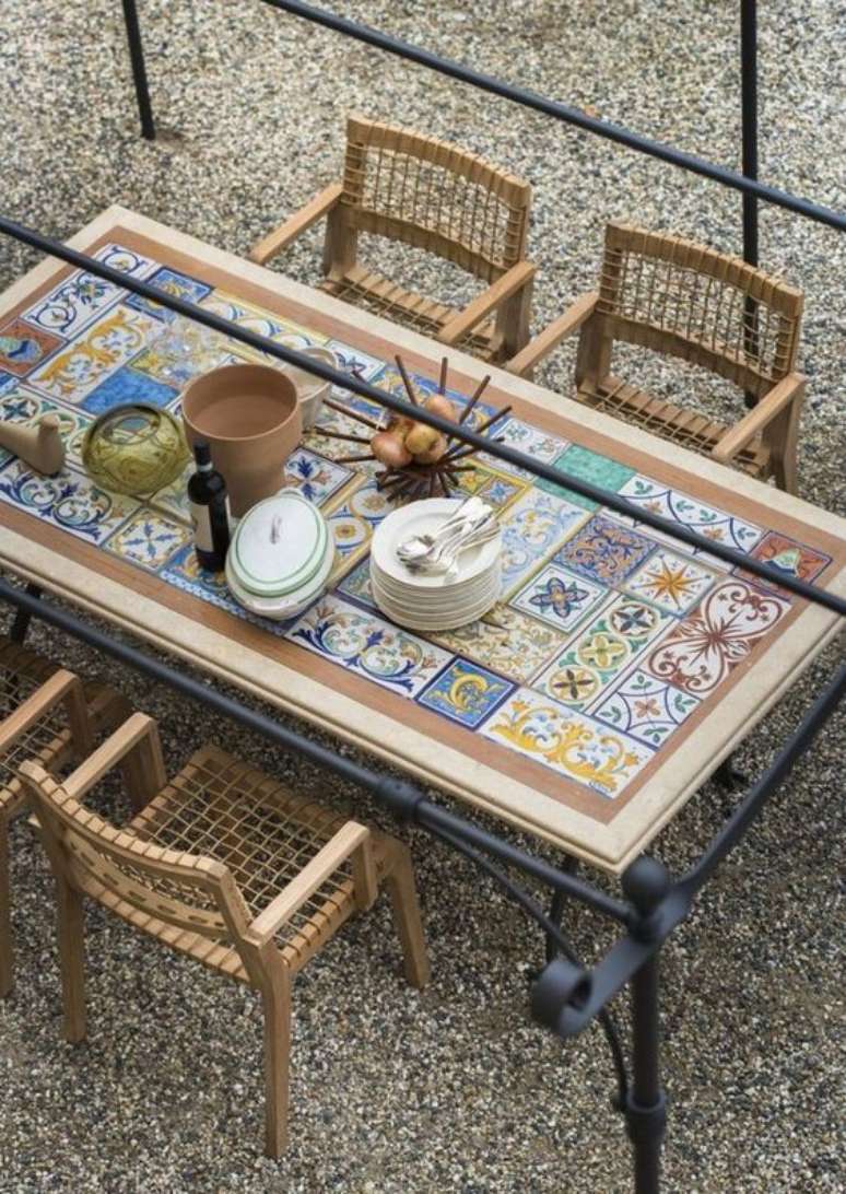 48. Mesa com azulejo retro – Foto Ariyona Interior