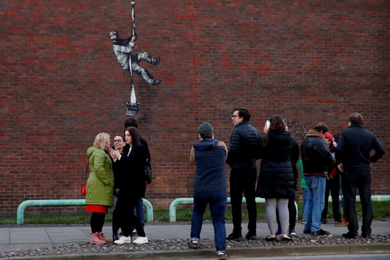 Mural do artista Banksy em Reading, na Inglaterra
01/03/2021 REUTERS/Matthew Childs