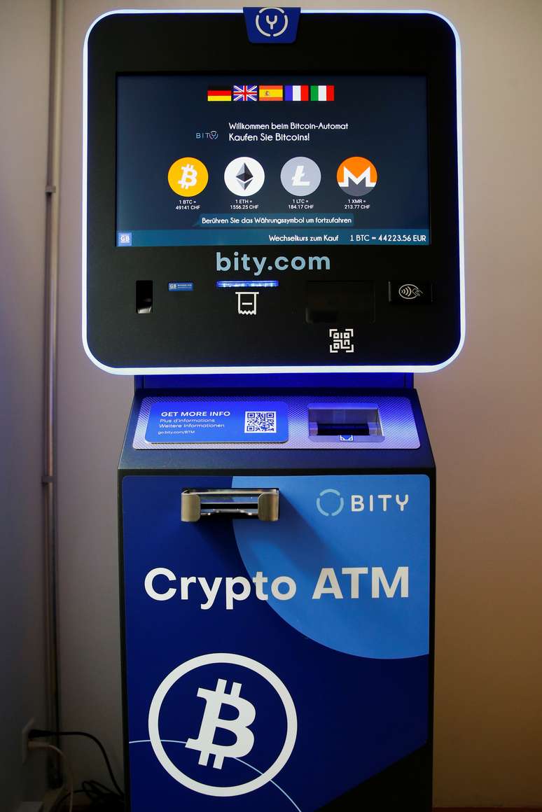 Caixa eletr&ocirc;nico de Bitcoin, Ether, Litecoin e Monero em Zurique
4/3/2021 REUTERS/Arnd Wiegmann