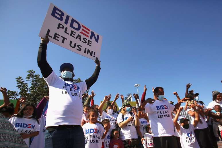 Imigantes da América Central e outras regiões fazem manifestação na esperança de cruzarem fronteira com os EUA, em Tijuana, México
27/02/2021
REUTERS/Jorge Duenes