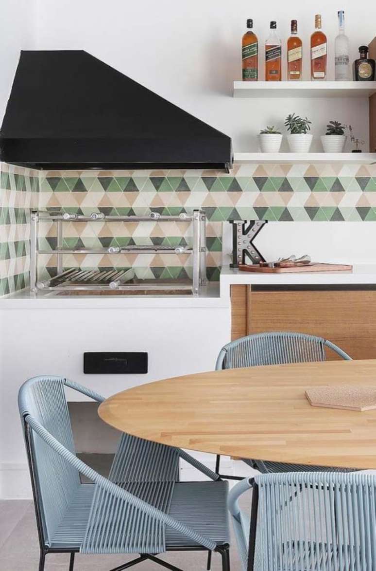 54. Área gourmet com azulejo retro verde e bege – Foto Arkpad