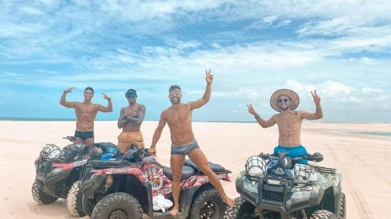 Vitinho, Diego e Everton Ribeiro foram para Taíba, no Ceará (Foto: Reprodução/Instagram)