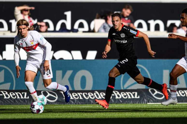 Santiago Arias está emprestado ao Leverkusen (Foto: Divulgação/Bayer Leverkusen)