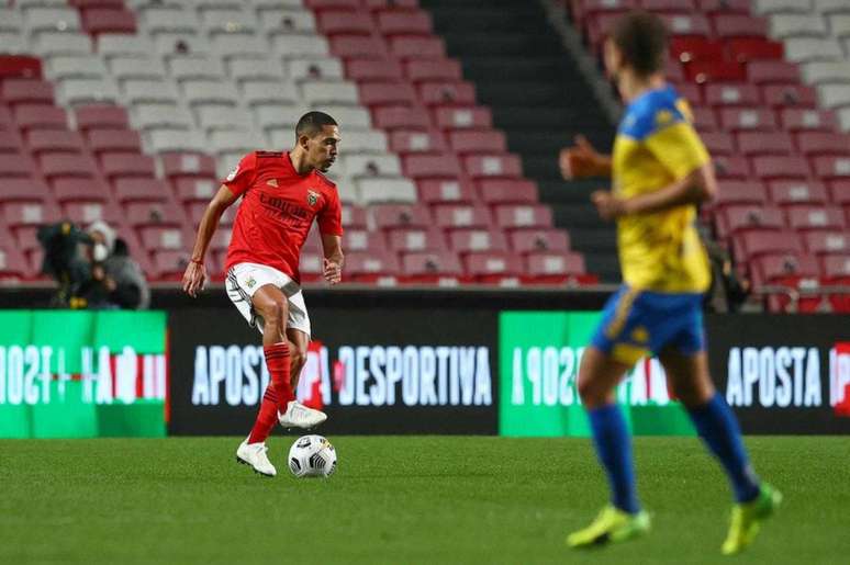 Gilberto vive bom momento em Portugal (Foto: Divulgação/Benfica)