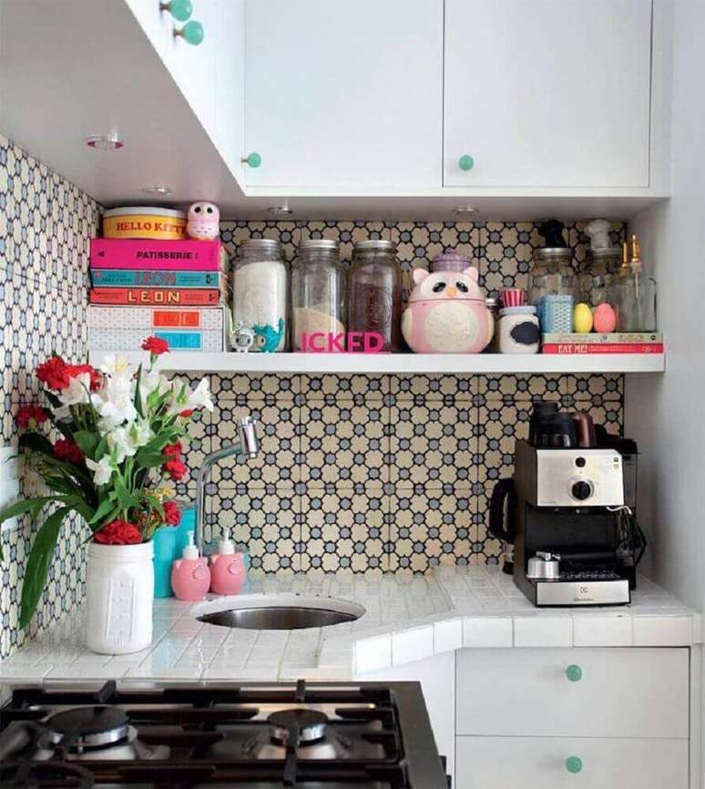42. Cozinha com azulejo retro – Foto ICKFD