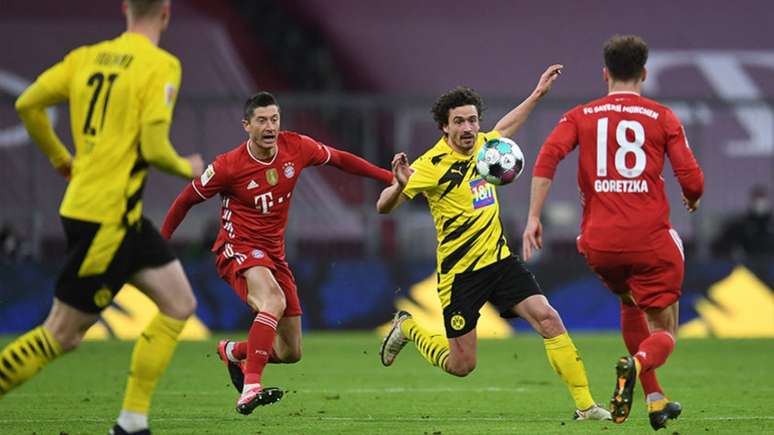 Em jogo movimentado, Bayern vira no final e reassume a liderança do Alemão. ANDREAS GEBERT / POOL / AFP