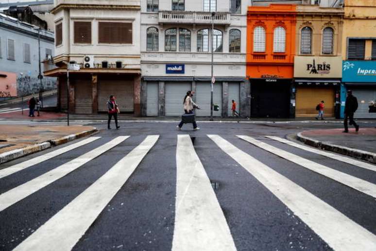 Brasil continua com números em alta de mortes e casos