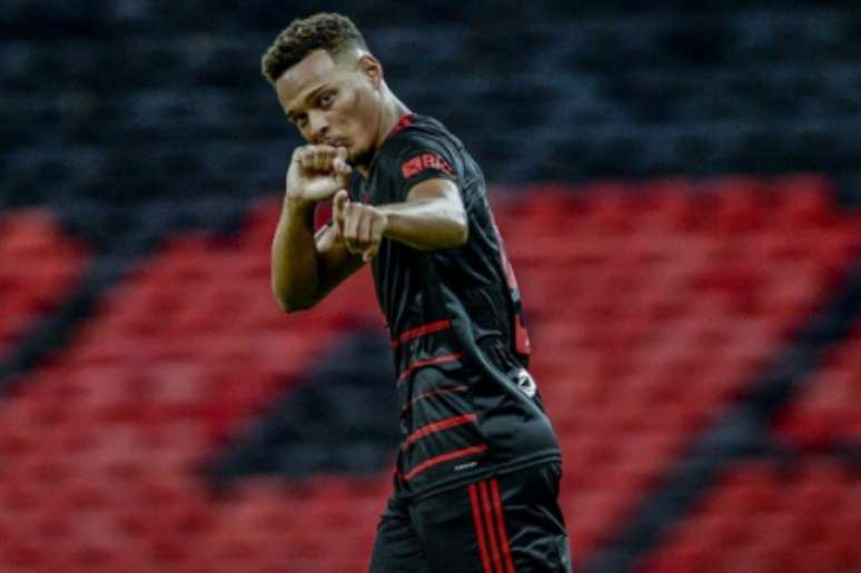 Muniz comemora um dos gols pelo Fla (Foto: Marcelo Cortes/Flamengo)
