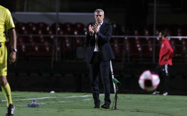 Crespo comemorou a goleada sobre o Santos (Foto: Rubens Chiri/saopaulofc.net)
