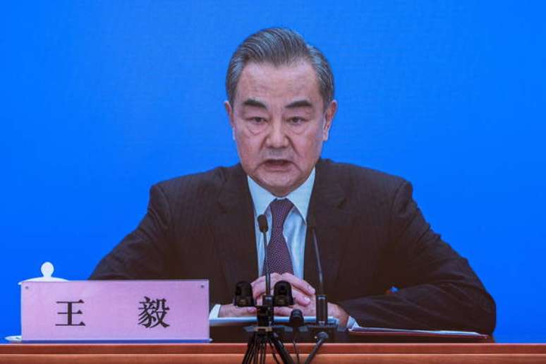 Wang Yi deu uma coletiva de imprensa e falou sobre diversos temas relevantes