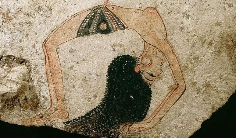 Uma dan&ccedil;arina acrob&aacute;tica em pose graciosa sobre um um &oacute;straco, fragmentos que os artistas usavam para fazer esbo&ccedil;os ou grafites (18&ordf; dinastia do Antigo Egito, cerca de 1280 a.C.)