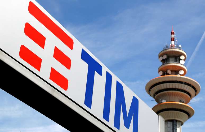 Logo da Telecom Italia fotografado em Milão 
25/05/2016
REUTERS/Stefano Rellandini