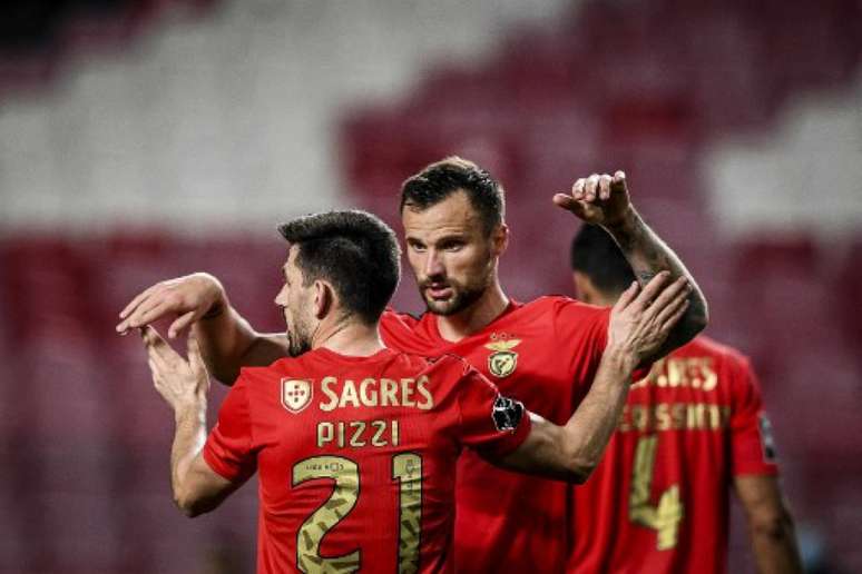 Seferovic marcou duas vezes contra o Belenenses (Foto: PATRICIA DE MELO MOREIRA / AFP)