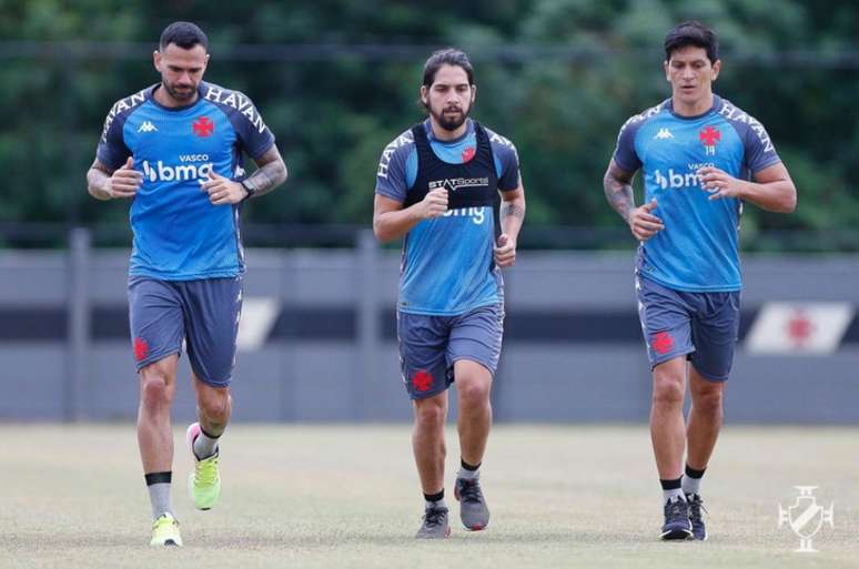 Os principais nomes do elenco vascaíno se apresentaram nesta segunda e treinaram no CT (Rafael Ribeiro/Vasco)