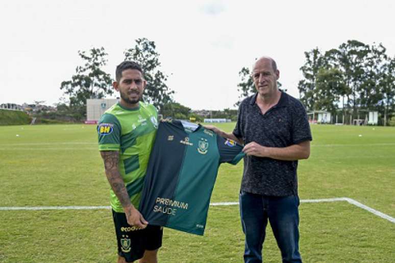 Leandro Carvalho assinou com o Coelho até o fim deste ano-(Mourão Panda/América-MG)