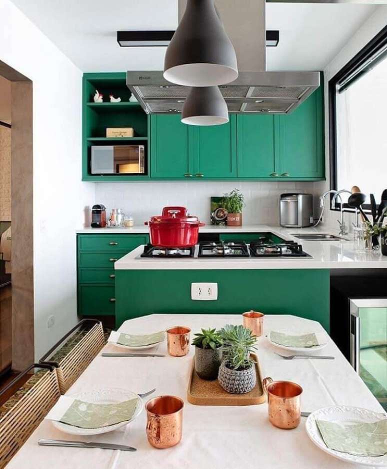 61. Cor verde escuro para cozinha planejada com sala de jantar integrada – Foto Ambienta Arquitetura