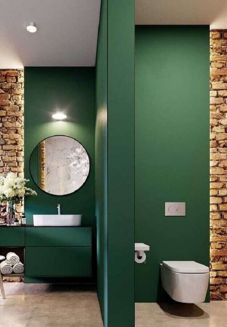 62. Cor verde escuro para decoração de banheiro moderno com espelho redondo – Foto Behance