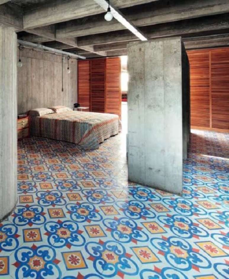 39. Este quarto ficou lindo com azulejo antigo colorido. Fonte: Catview