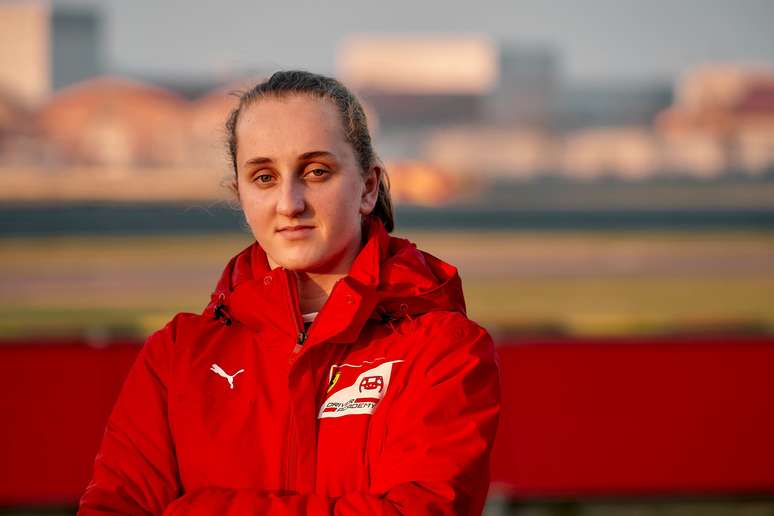 Maya Weug, campeã da seletiva Girls on Track e membro da Academia de Pilotos da Ferrari.