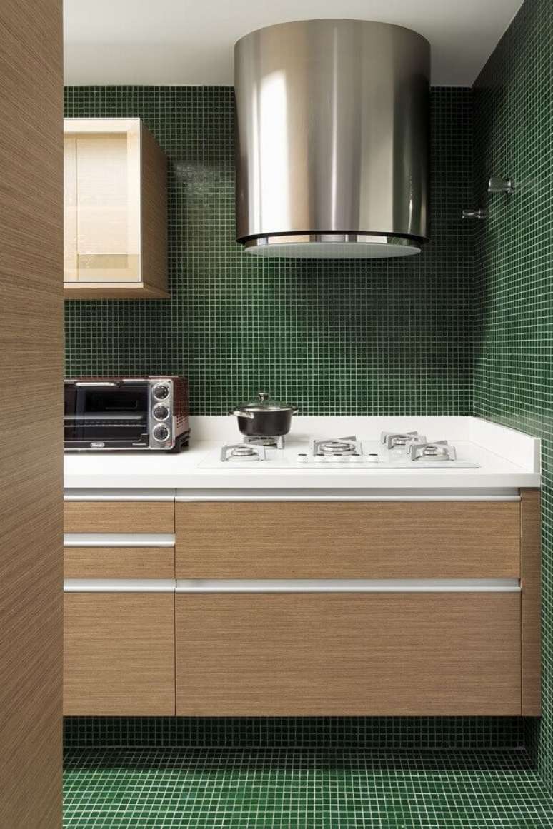51. Revestimento na cor verde escuro para decoração de cozinha planejada – Foto Pinterest