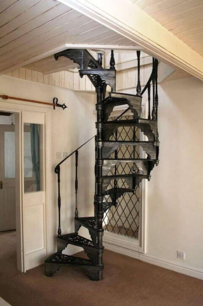 35. Revestimento para escada de ferro com design caracol. Fonte: Pinterest