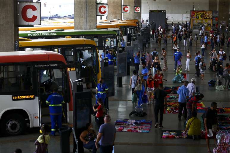 Terminal rodoviário em Brasília: setor de transportes cresceu 3,1% em janeiro.