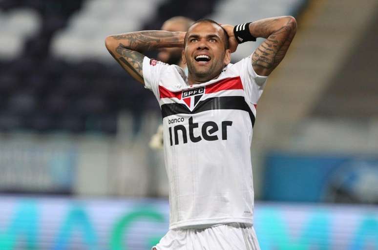 São paulo tem divida milionária com Daniel Alves (Foto: Rubens Chiri / saopaulofc.net)