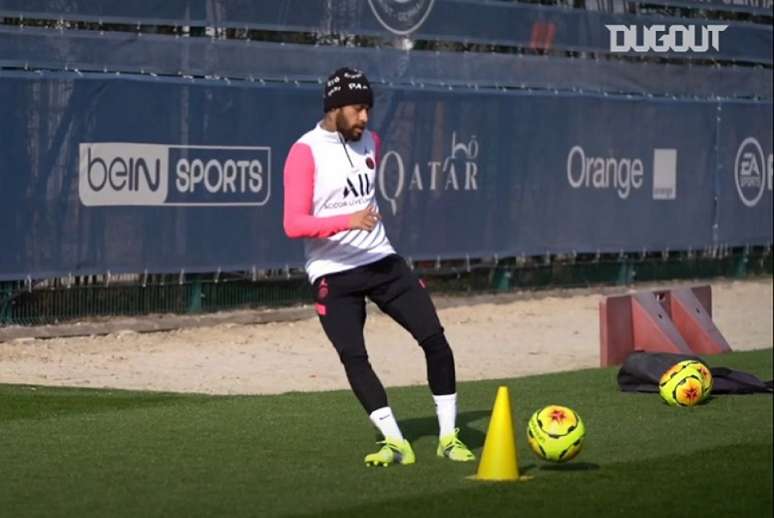 Neymar já está treinando parcialmente com o grupo, mas não está recuperado (Reprodução/Dugout)