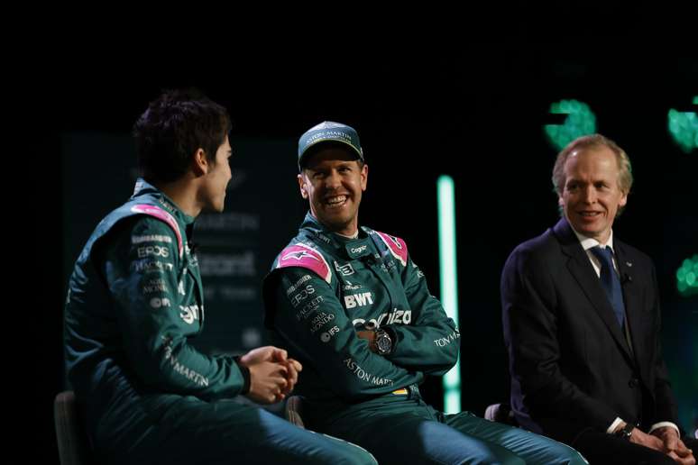 Sebastian Vettel foi só sorrisos na apresentação da Aston Martin para a temporada 2021 da F1 