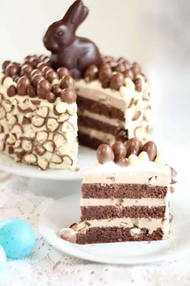 1. Encante os seus convidados com um lindo e saboroso bolo de Páscoa – Foto: Pinterest