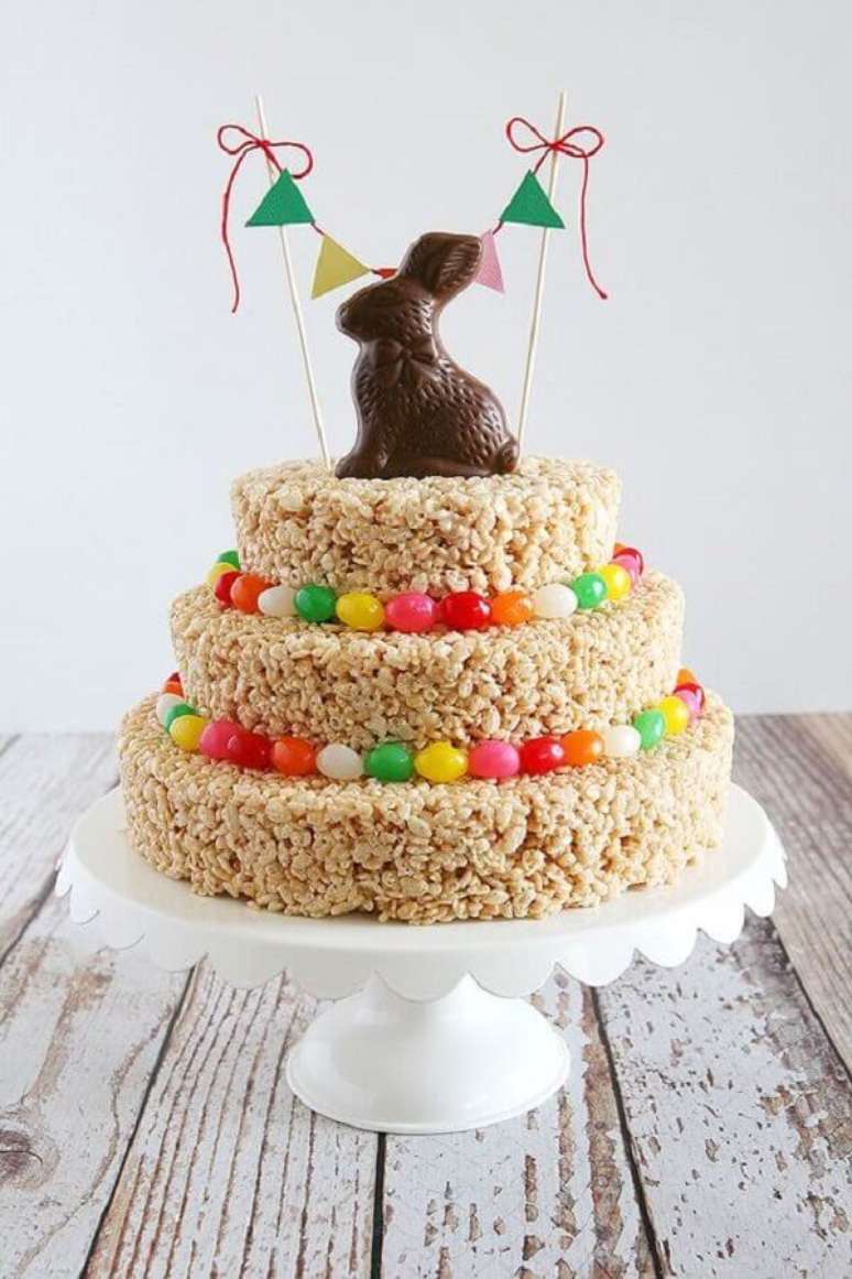 10. Invista em um lindo coelhinho de chocolate para decorar o topo do seu bolo de Páscoa – Foto: Pinterest