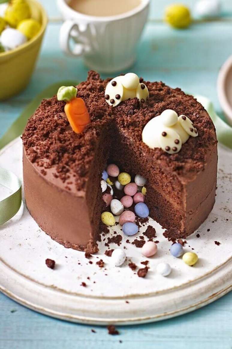 15. OI bolo de Páscoa mais tradicional é aquele todo feito de chocolate – Foto: Doce Blog