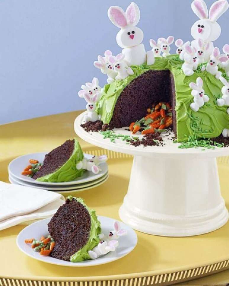 7. Surpreenda seus convidados com um lindo bolo de Páscoa decorado por dentro – Foto: Pinterest