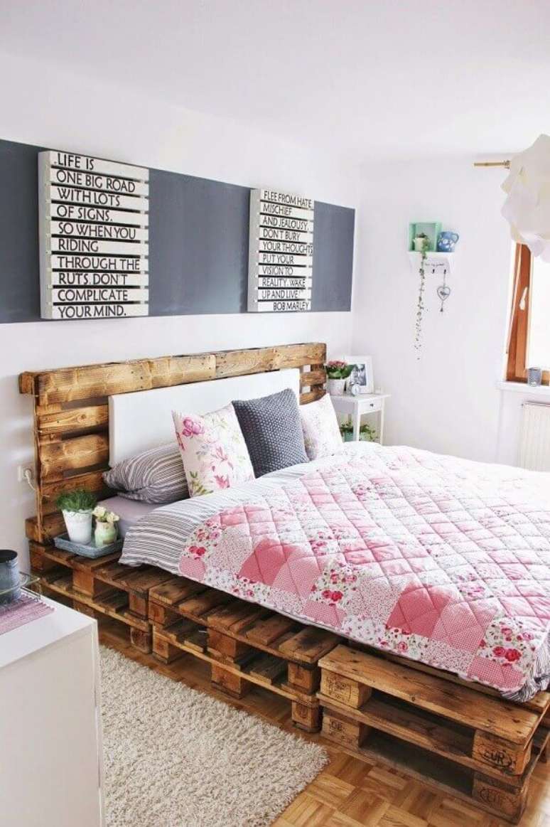 25. Cama de pallet para decoração de quarto de casal simples e barato – Foto Pinterest