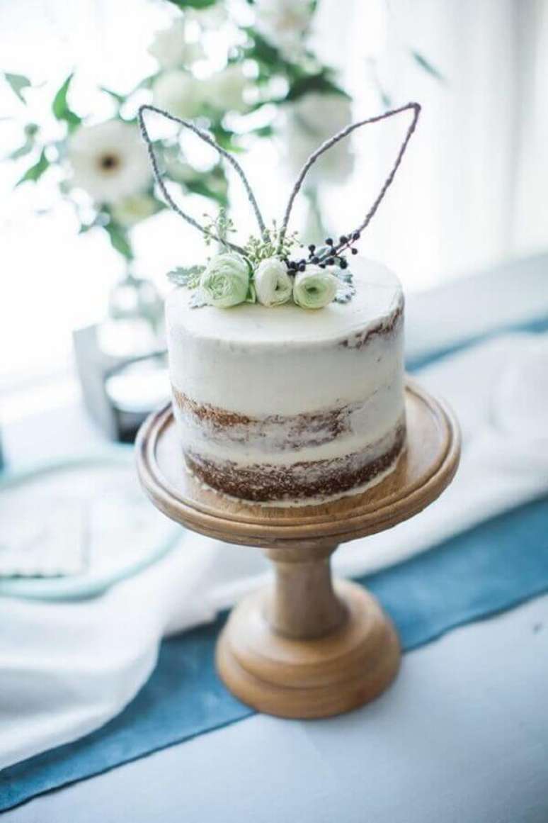 49. Modelo de bolo de Páscoa com decoração simples e delicada – Foto: Pretty My Party