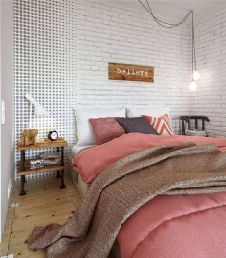 49. Papel de parede para quarto de casal simples decorado em branco e rosa – Foto Home Fashion Trend